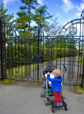 poussette enfant en bas âge, enfants aux âges rapprochés