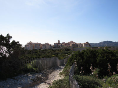 Bonifacio avec les enfants