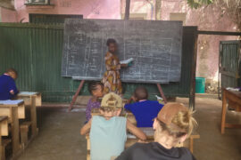 Faire du bénévolat en Tanzanie en famille – Podcast #129