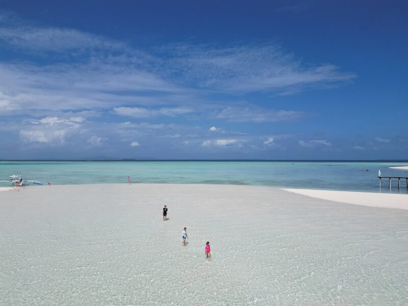 onok ils balabac philippines avec les enfants