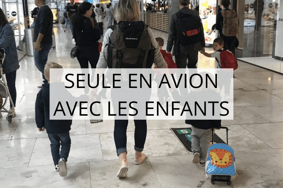 en avion en famille
