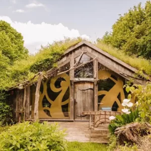 Hébergement insolite Bretagne à faire en famille - cabane vegetalisé