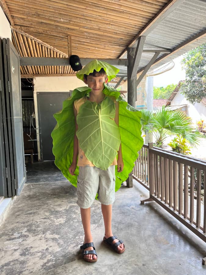 Bloqués par les eaux à Sukamade - Nino passe le temps