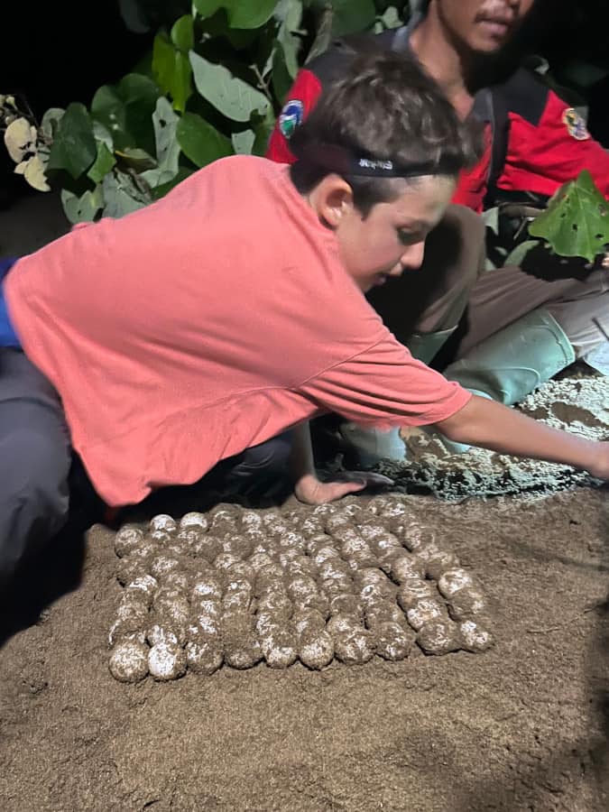 Bloqués par les eaux à Sukamade - la veille on deterre les oeufs