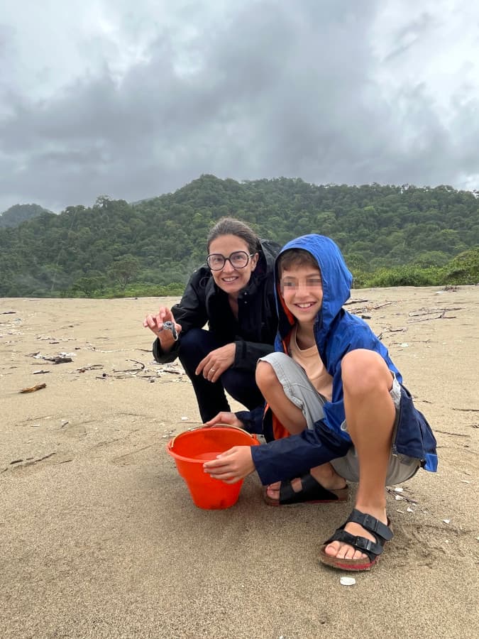 Bloqués par les eaux à Sukamade - mouvement de liberation des tortues