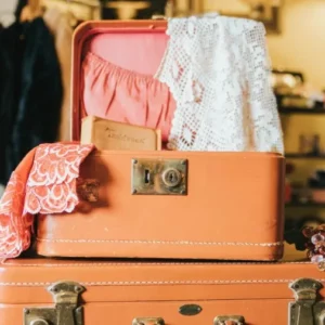 qu'est-ce qu'on met dans une valise d'enfant